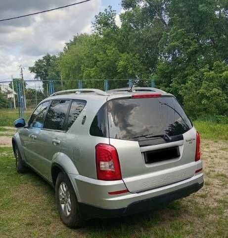 Сірий Cанг Йонг Rexton, об'ємом двигуна 2.7 л та пробігом 180 тис. км за 13000 $, фото 2 на Automoto.ua