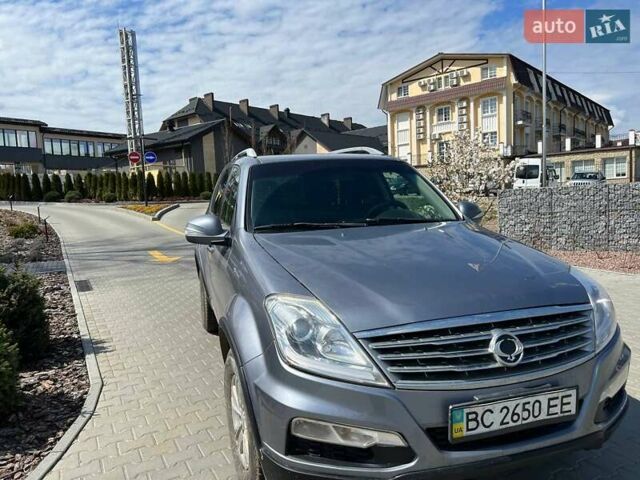 Сірий Cанг Йонг Rexton, об'ємом двигуна 2.7 л та пробігом 160 тис. км за 12500 $, фото 1 на Automoto.ua