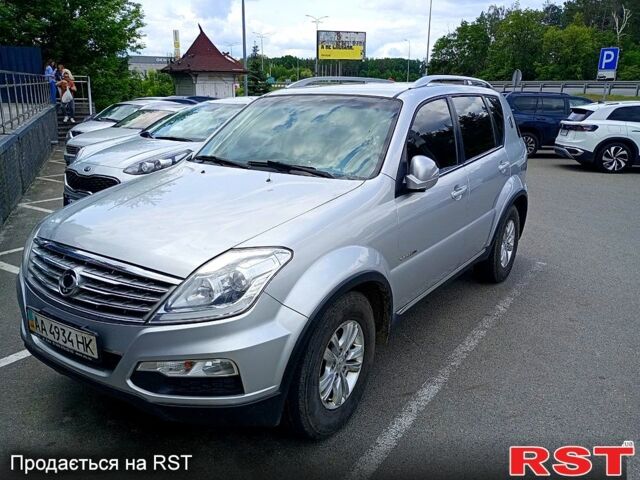 Сірий Cанг Йонг Rexton, об'ємом двигуна 2.7 л та пробігом 180 тис. км за 13000 $, фото 2 на Automoto.ua