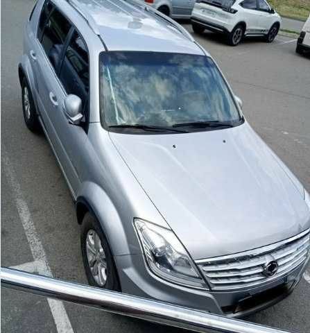 Сірий Cанг Йонг Rexton, об'ємом двигуна 2.7 л та пробігом 180 тис. км за 13000 $, фото 1 на Automoto.ua