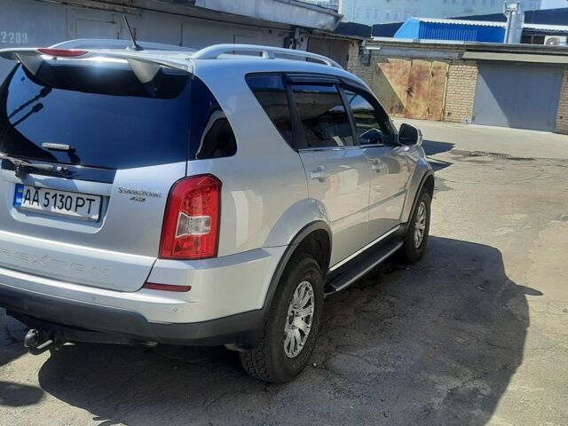 Серый Cанг Йонг Рекстон, объемом двигателя 2.7 л и пробегом 202 тыс. км за 9500 $, фото 2 на Automoto.ua