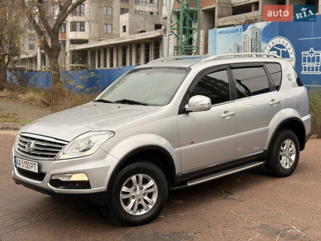 Сірий Cанг Йонг Rexton, об'ємом двигуна 2.7 л та пробігом 205 тис. км за 10999 $, фото 2 на Automoto.ua