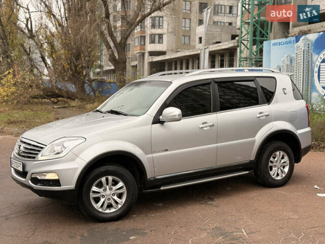 Сірий Cанг Йонг Rexton, об'ємом двигуна 2.7 л та пробігом 205 тис. км за 10999 $, фото 4 на Automoto.ua