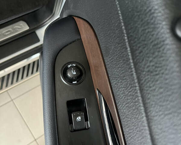 Сірий Cанг Йонг Rexton, об'ємом двигуна 2.7 л та пробігом 153 тис. км за 12300 $, фото 28 на Automoto.ua