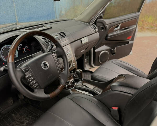 Сірий Cанг Йонг Rexton, об'ємом двигуна 2.7 л та пробігом 205 тис. км за 10999 $, фото 24 на Automoto.ua