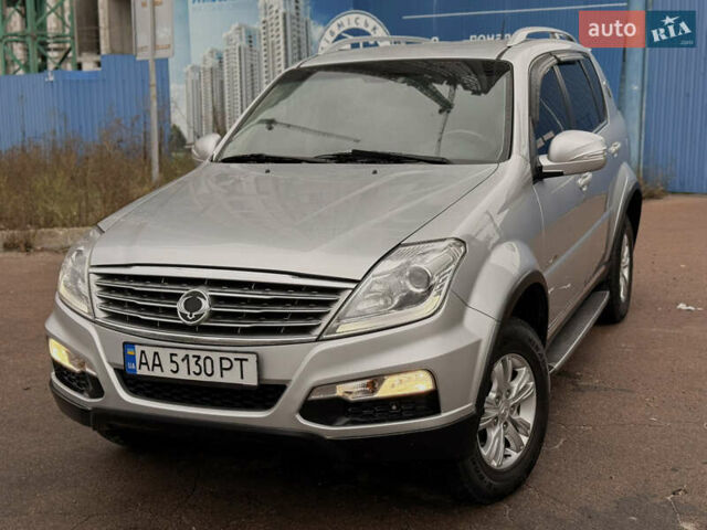 Сірий Cанг Йонг Rexton, об'ємом двигуна 2.7 л та пробігом 205 тис. км за 10999 $, фото 1 на Automoto.ua