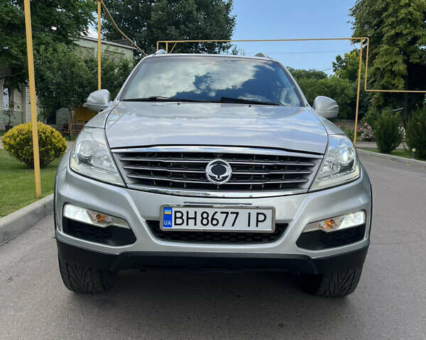 Сірий Cанг Йонг Rexton, об'ємом двигуна 2.7 л та пробігом 153 тис. км за 12300 $, фото 10 на Automoto.ua