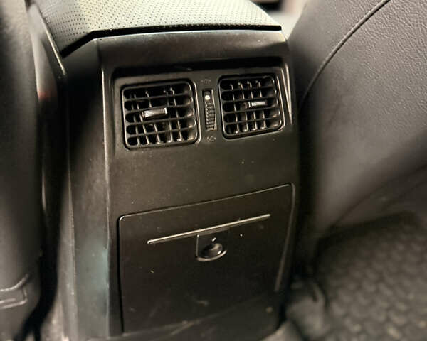 Сірий Cанг Йонг Rexton, об'ємом двигуна 2.7 л та пробігом 205 тис. км за 10999 $, фото 30 на Automoto.ua