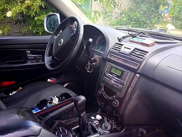 Сірий Cанг Йонг Rexton, об'ємом двигуна 2.7 л та пробігом 180 тис. км за 13000 $, фото 4 на Automoto.ua
