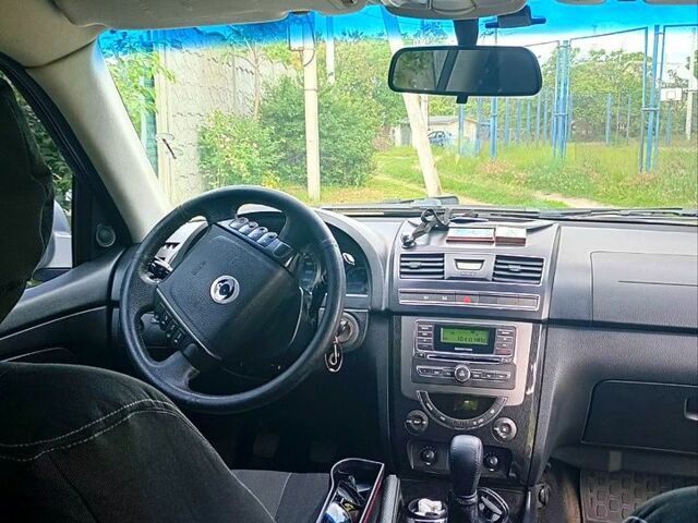 Сірий Cанг Йонг Rexton, об'ємом двигуна 2.7 л та пробігом 180 тис. км за 13000 $, фото 5 на Automoto.ua