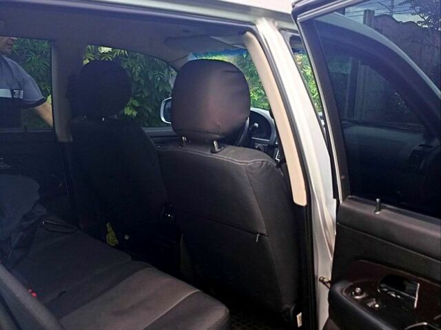 Сірий Cанг Йонг Rexton, об'ємом двигуна 2.7 л та пробігом 180 тис. км за 13000 $, фото 3 на Automoto.ua