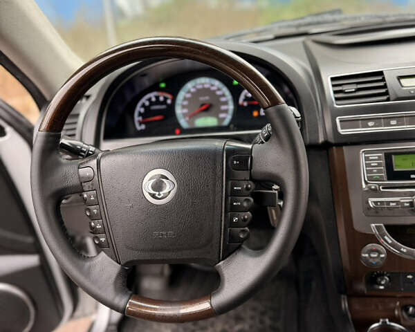 Сірий Cанг Йонг Rexton, об'ємом двигуна 2.7 л та пробігом 205 тис. км за 10999 $, фото 25 на Automoto.ua