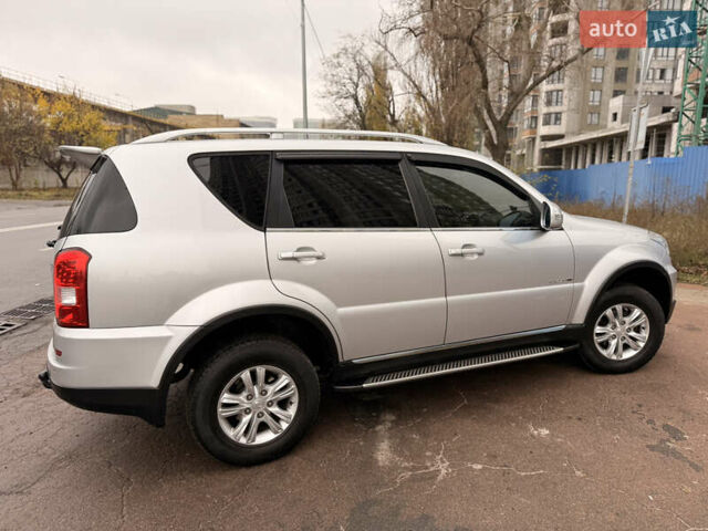 Сірий Cанг Йонг Rexton, об'ємом двигуна 2.7 л та пробігом 205 тис. км за 10999 $, фото 16 на Automoto.ua