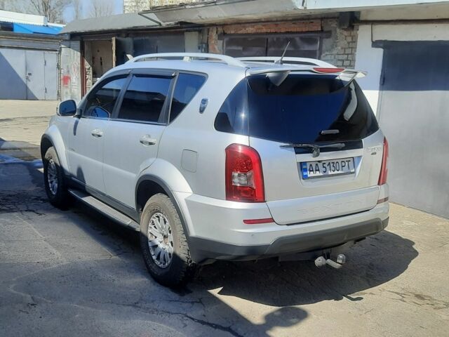 Серый Cанг Йонг Рекстон, объемом двигателя 2.7 л и пробегом 202 тыс. км за 9500 $, фото 3 на Automoto.ua