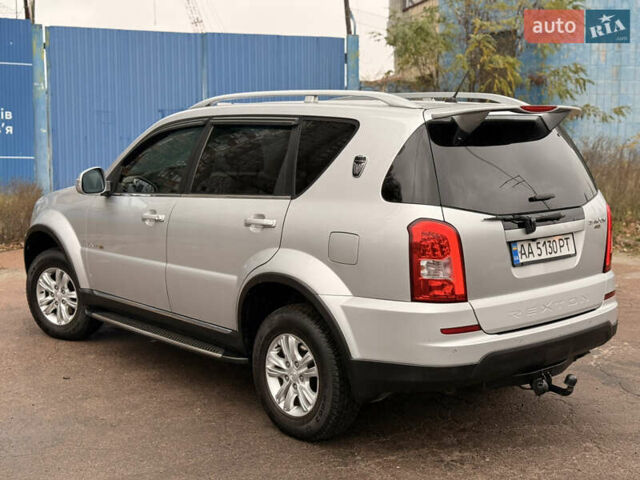 Сірий Cанг Йонг Rexton, об'ємом двигуна 2.7 л та пробігом 205 тис. км за 10999 $, фото 12 на Automoto.ua