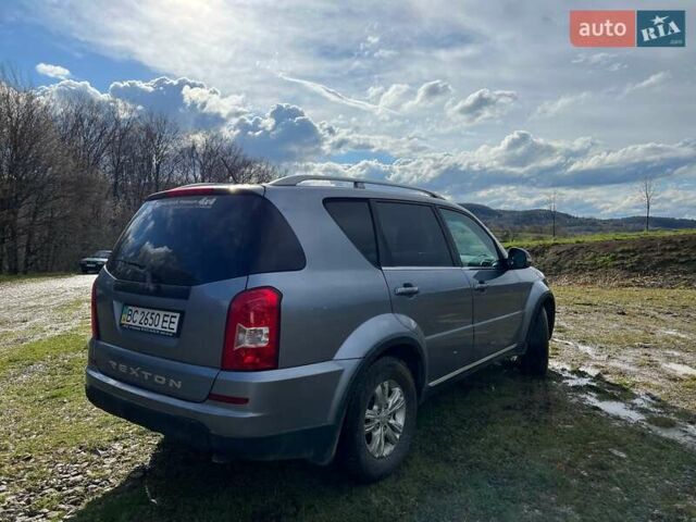Сірий Cанг Йонг Rexton, об'ємом двигуна 2.7 л та пробігом 160 тис. км за 12500 $, фото 2 на Automoto.ua