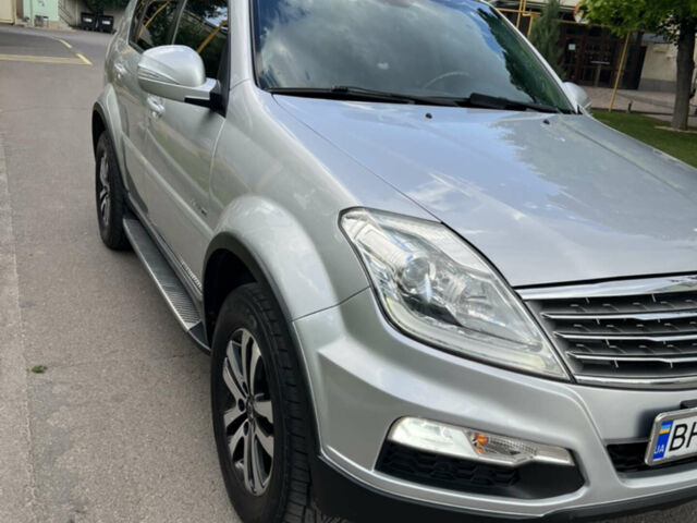 Сірий Cанг Йонг Rexton, об'ємом двигуна 2.7 л та пробігом 160 тис. км за 12500 $, фото 3 на Automoto.ua