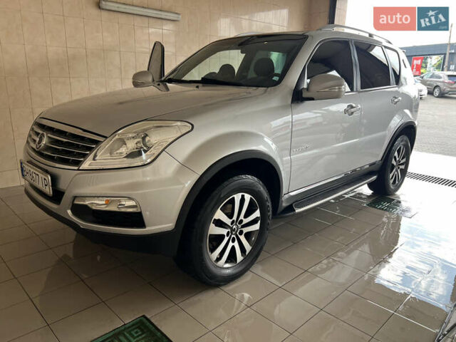 Сірий Cанг Йонг Rexton, об'ємом двигуна 2.7 л та пробігом 153 тис. км за 12300 $, фото 21 на Automoto.ua