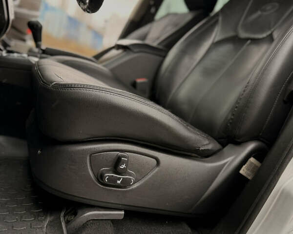 Сірий Cанг Йонг Rexton, об'ємом двигуна 2.7 л та пробігом 205 тис. км за 10999 $, фото 26 на Automoto.ua