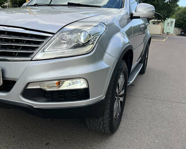 Сірий Cанг Йонг Rexton, об'ємом двигуна 2.7 л та пробігом 153 тис. км за 12300 $, фото 9 на Automoto.ua