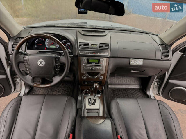 Сірий Cанг Йонг Rexton, об'ємом двигуна 2.7 л та пробігом 205 тис. км за 10999 $, фото 27 на Automoto.ua
