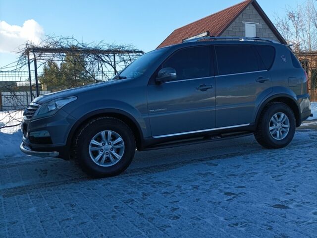 Сірий Cанг Йонг Rexton, об'ємом двигуна 2 л та пробігом 146 тис. км за 13200 $, фото 2 на Automoto.ua