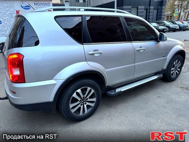 Сірий Cанг Йонг Rexton, об'ємом двигуна 2 л та пробігом 126 тис. км за 10400 $, фото 1 на Automoto.ua