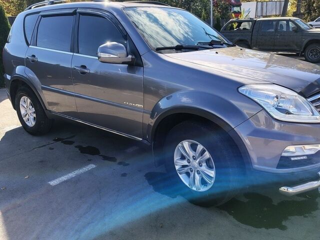 Сірий Cанг Йонг Rexton, об'ємом двигуна 2 л та пробігом 350 тис. км за 14000 $, фото 5 на Automoto.ua