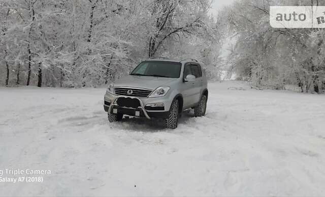 Сірий Cанг Йонг Rexton, об'ємом двигуна 2 л та пробігом 21 тис. км за 14000 $, фото 16 на Automoto.ua