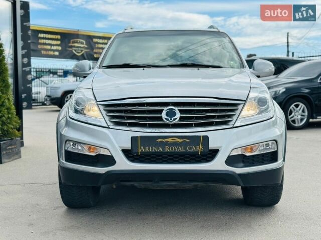 Сірий Cанг Йонг Rexton, об'ємом двигуна 2 л та пробігом 130 тис. км за 11300 $, фото 6 на Automoto.ua
