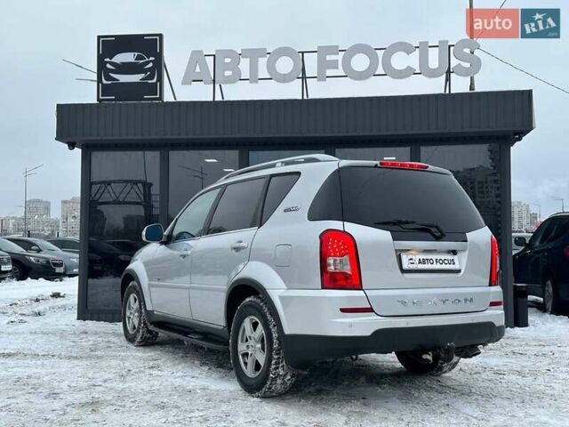 Сірий Cанг Йонг Rexton, об'ємом двигуна 2 л та пробігом 244 тис. км за 14990 $, фото 5 на Automoto.ua