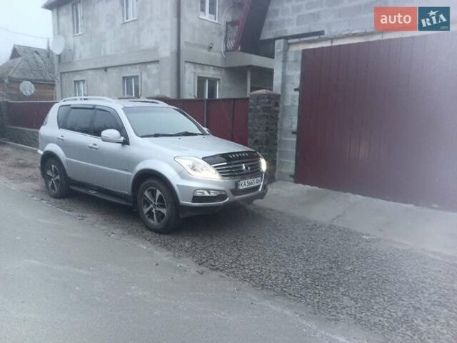 Сірий Cанг Йонг Rexton, об'ємом двигуна 2 л та пробігом 189 тис. км за 15000 $, фото 1 на Automoto.ua