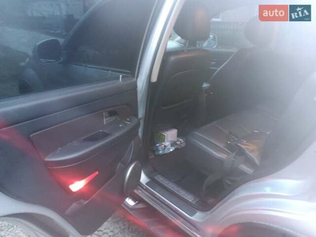 Сірий Cанг Йонг Rexton, об'ємом двигуна 2 л та пробігом 189 тис. км за 15000 $, фото 2 на Automoto.ua