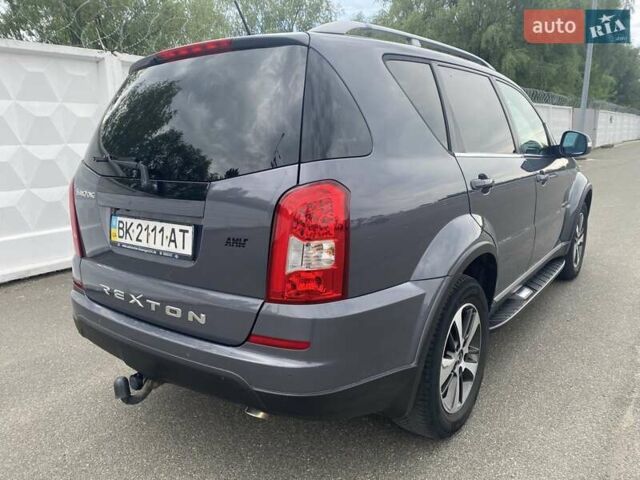Серый Cанг Йонг Рекстон, объемом двигателя 2.16 л и пробегом 210 тыс. км за 15900 $, фото 5 на Automoto.ua