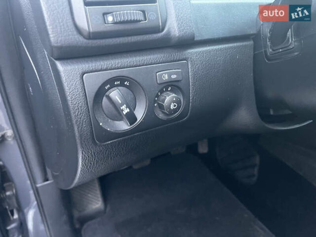 Сірий Cанг Йонг Rexton, об'ємом двигуна 2.2 л та пробігом 200 тис. км за 13900 $, фото 14 на Automoto.ua