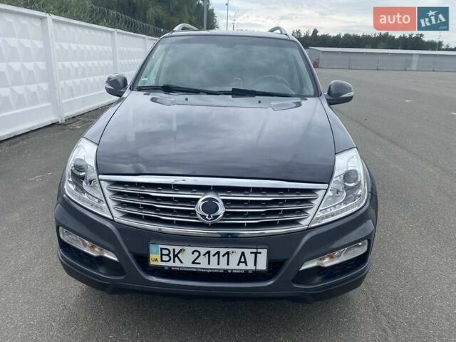 Серый Cанг Йонг Рекстон, объемом двигателя 2.16 л и пробегом 210 тыс. км за 15900 $, фото 2 на Automoto.ua