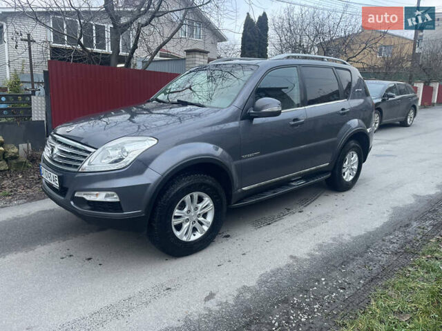Сірий Cанг Йонг Rexton, об'ємом двигуна 2.2 л та пробігом 200 тис. км за 13900 $, фото 1 на Automoto.ua