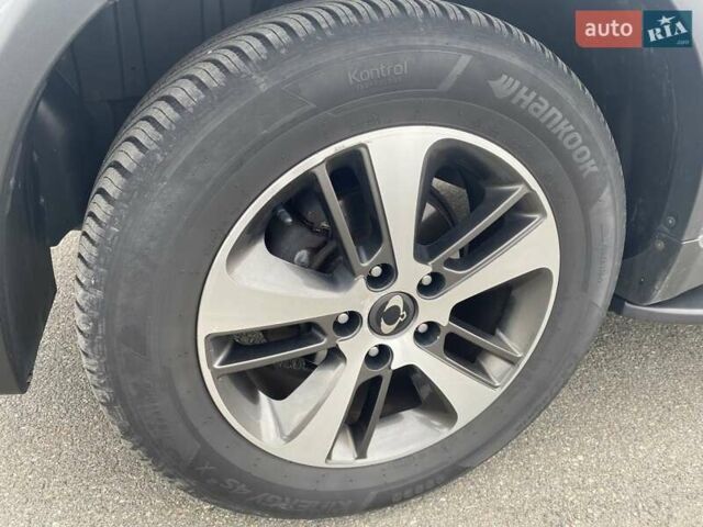 Серый Cанг Йонг Рекстон, объемом двигателя 2.16 л и пробегом 210 тыс. км за 15900 $, фото 4 на Automoto.ua