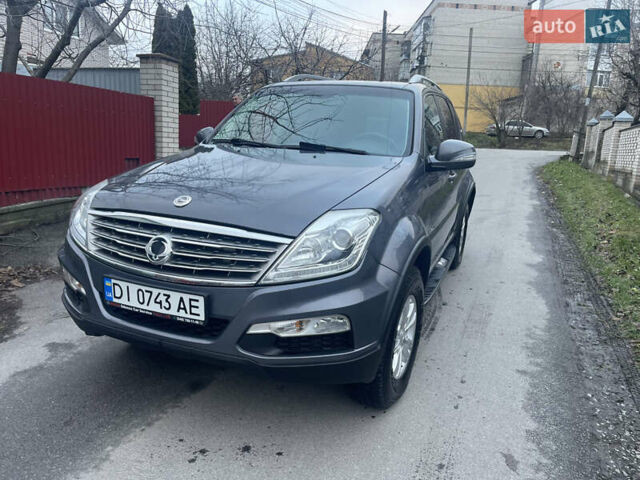 Сірий Cанг Йонг Rexton, об'ємом двигуна 2.2 л та пробігом 200 тис. км за 13900 $, фото 2 на Automoto.ua