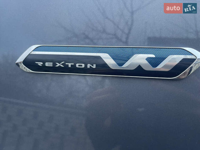 Сірий Cанг Йонг Rexton, об'ємом двигуна 2.2 л та пробігом 200 тис. км за 13900 $, фото 19 на Automoto.ua