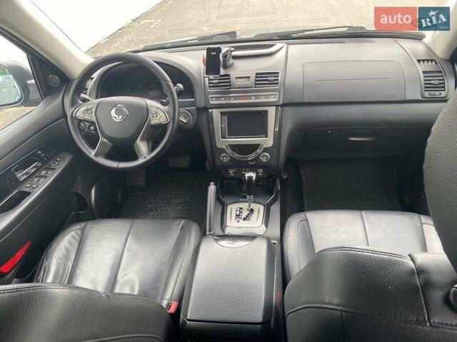 Серый Cанг Йонг Рекстон, объемом двигателя 2.16 л и пробегом 210 тыс. км за 15900 $, фото 7 на Automoto.ua