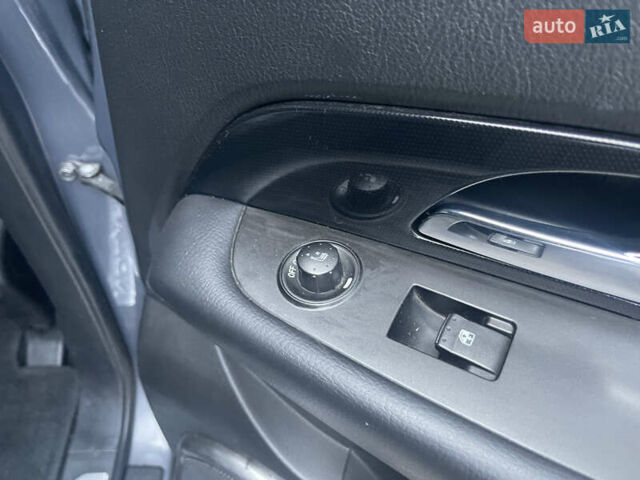 Сірий Cанг Йонг Rexton, об'ємом двигуна 2.2 л та пробігом 200 тис. км за 13900 $, фото 17 на Automoto.ua