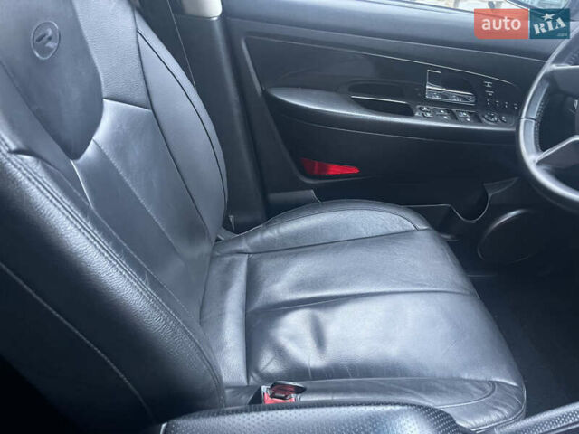 Сірий Cанг Йонг Rexton, об'ємом двигуна 2.2 л та пробігом 200 тис. км за 13900 $, фото 10 на Automoto.ua