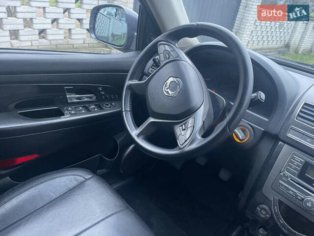 Сірий Cанг Йонг Rexton, об'ємом двигуна 2.2 л та пробігом 200 тис. км за 13900 $, фото 9 на Automoto.ua