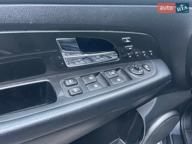 Сірий Cанг Йонг Rexton, об'ємом двигуна 2.2 л та пробігом 200 тис. км за 13900 $, фото 13 на Automoto.ua