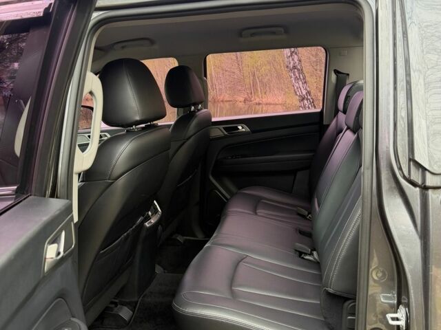Сірий Cанг Йонг Rexton, об'ємом двигуна 2.16 л та пробігом 110 тис. км за 15800 $, фото 11 на Automoto.ua
