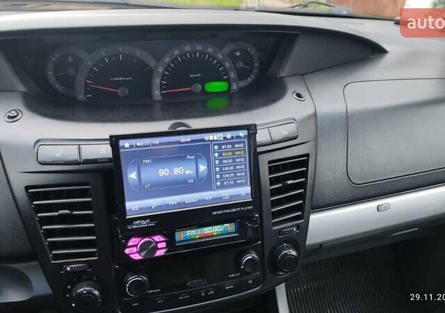 Черный Cанг Йонг Родиус, объемом двигателя 2.7 л и пробегом 293 тыс. км за 6500 $, фото 1 на Automoto.ua