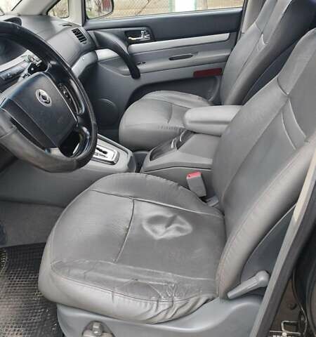 Черный Cанг Йонг Родиус, объемом двигателя 2.7 л и пробегом 293 тыс. км за 6500 $, фото 6 на Automoto.ua