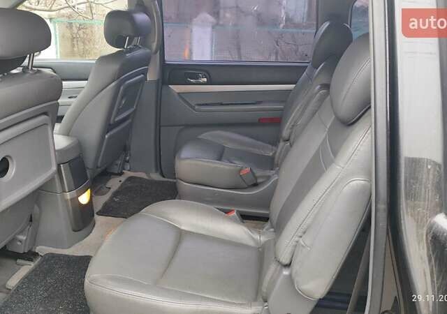 Черный Cанг Йонг Родиус, объемом двигателя 2.7 л и пробегом 293 тыс. км за 6500 $, фото 7 на Automoto.ua