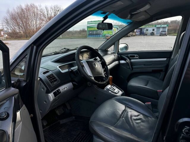 Чорний Cанг Йонг Rodius, об'ємом двигуна 2.7 л та пробігом 289 тис. км за 3650 $, фото 4 на Automoto.ua